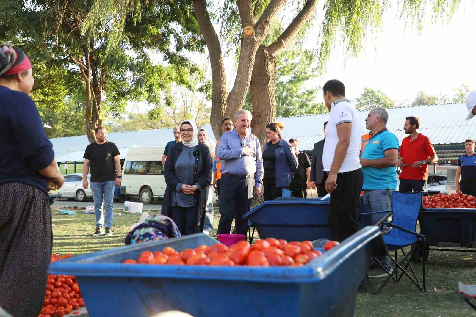 Melikgazi’de Salça günleri devam ediyor