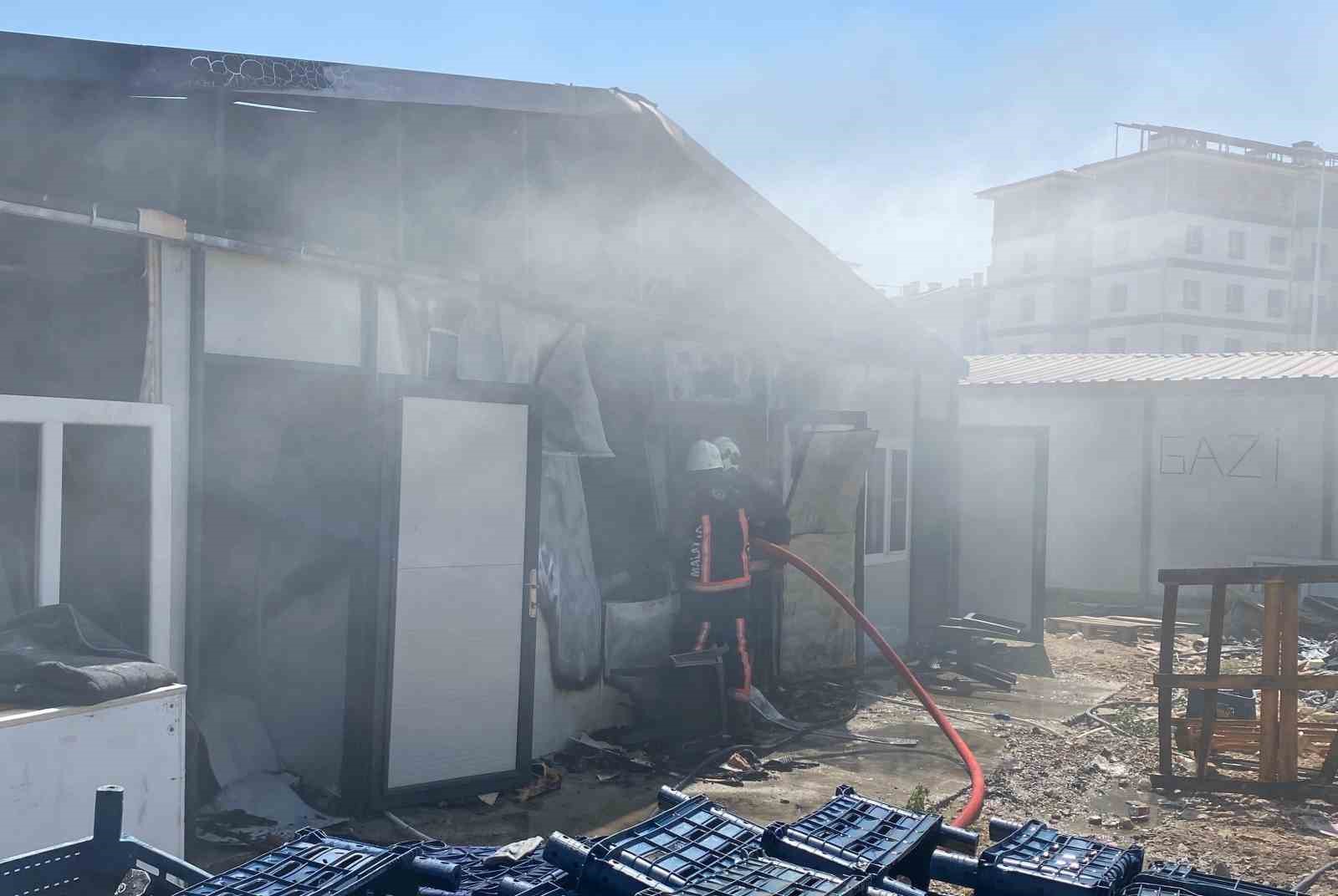 Malatya’da şantiyede korkutan yangın