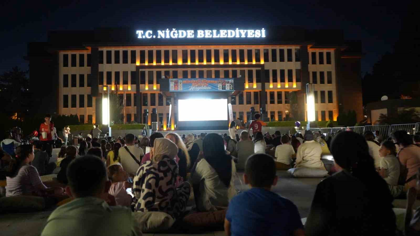 Niğde’de minderli sinema günleri büyük katılımla tamamlandı