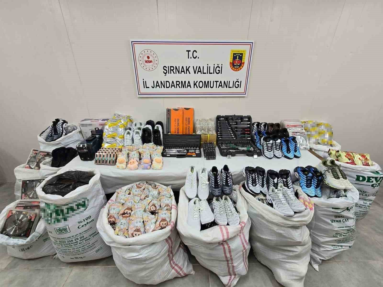 Jandarmadan baskın; 36 kişiye gözaltı, 6 milyon değerinde kaçak malzeme ele geçirildi