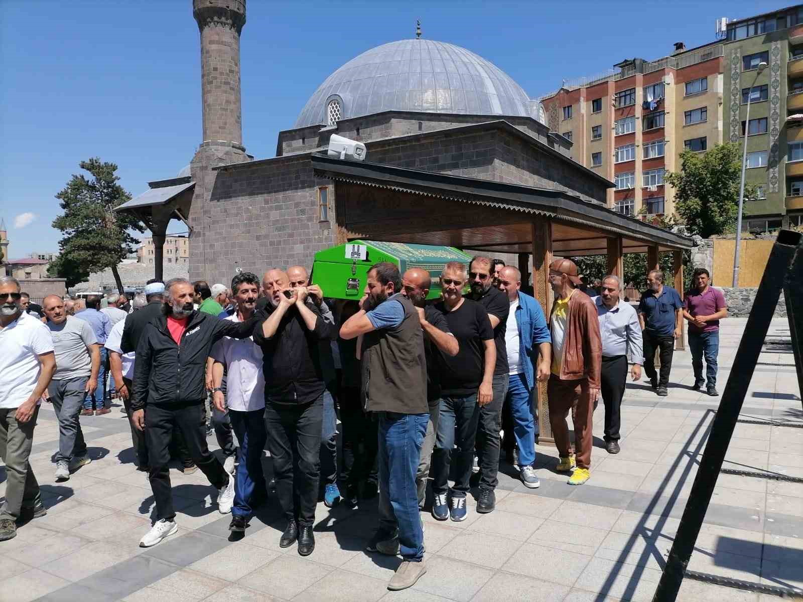 Türk Halk Müziği’nin usta sesi Bahattin Karakoç’a son veda