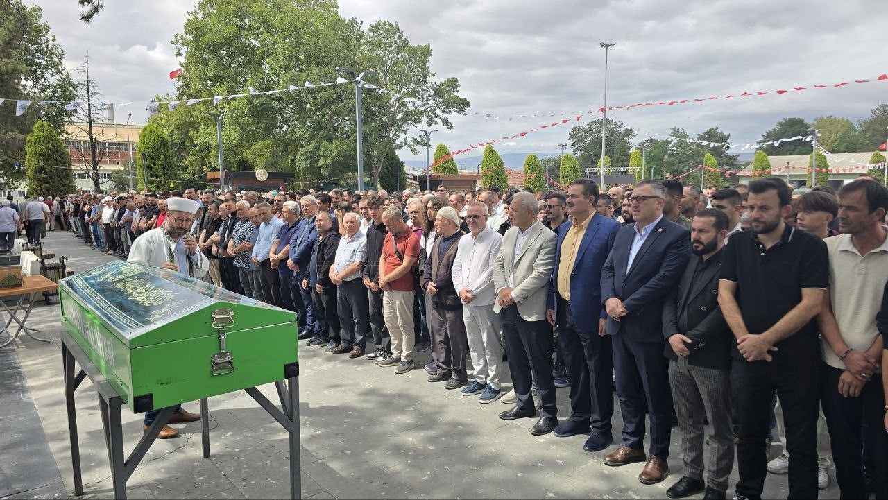 Karadeniz’de boğulan öğretmen son yolculuğuna uğurlandı