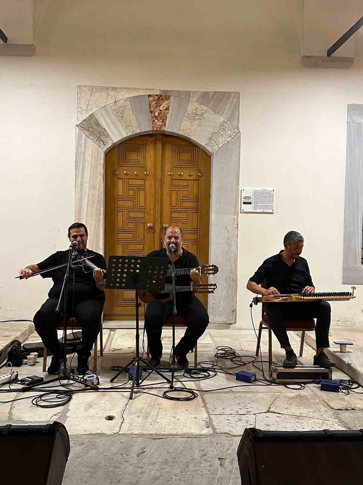 Fatih Belediyesi T&uuml;rk musikisinin se&ccedil;kin eserlerini sanatseverlerle buluşturuyor
