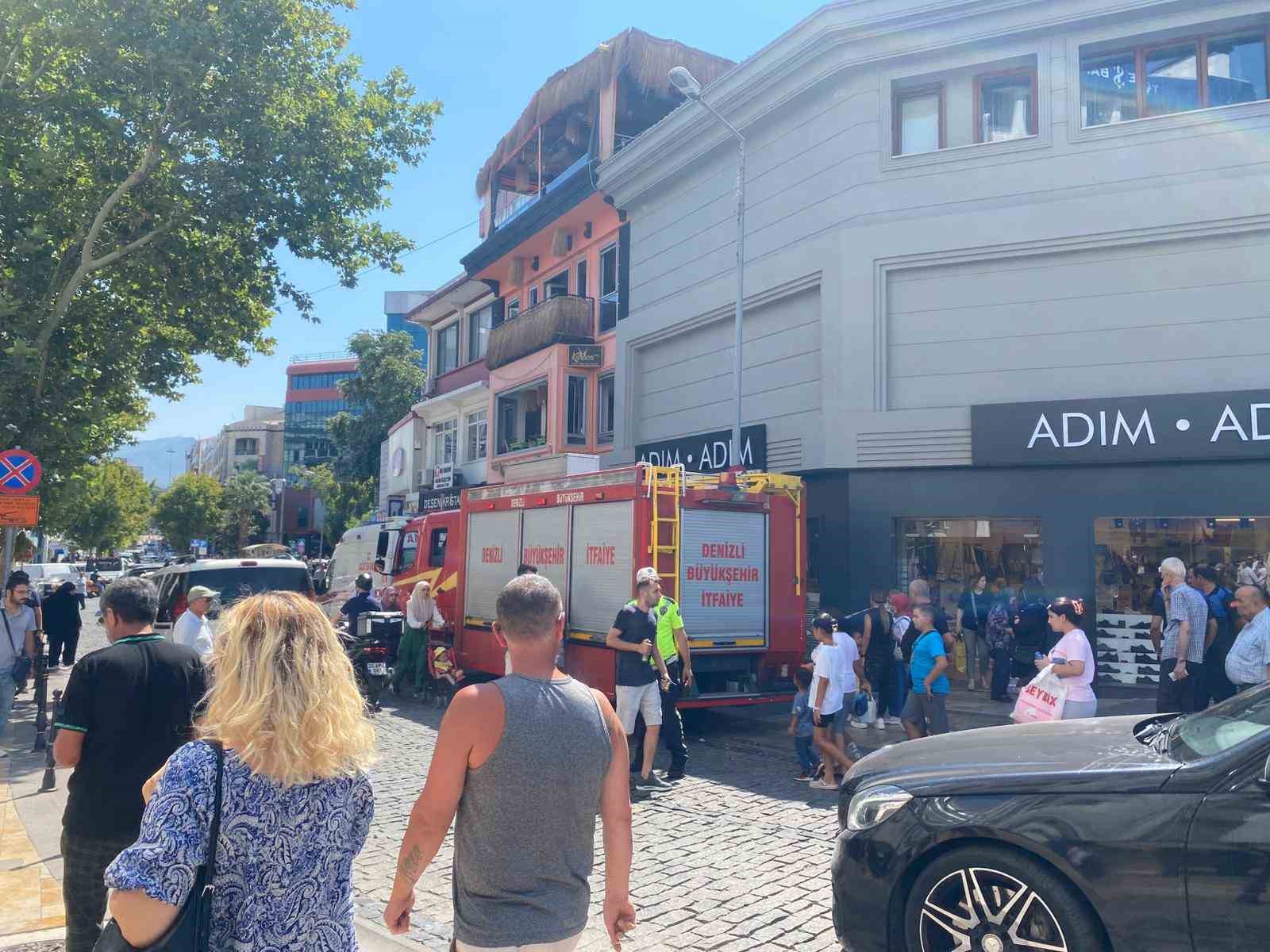 Kafede frit&ouml;zden &ccedil;ıkan yangın paniğe neden oldu
