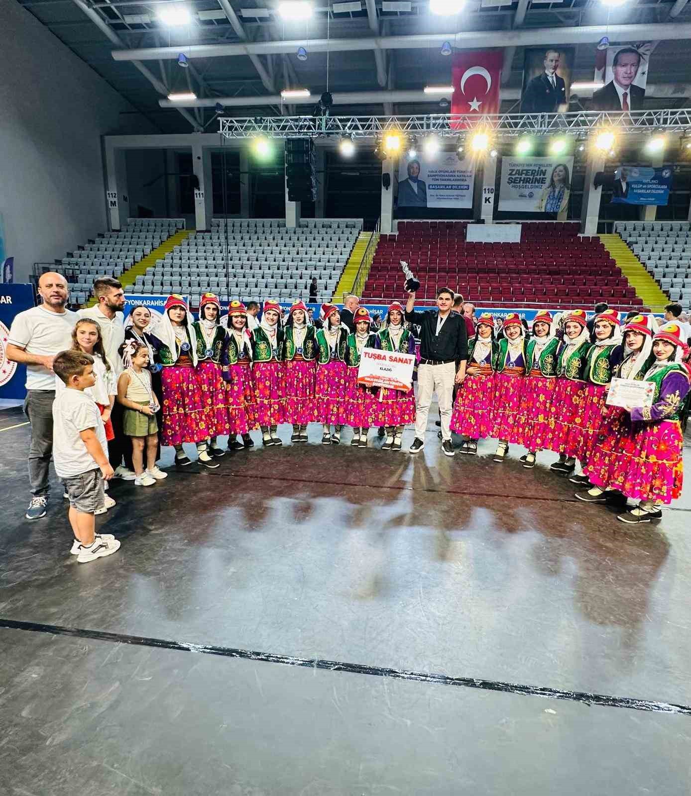 Van Halkoyunları ekibi T&uuml;rkiye ikincisi oldu
