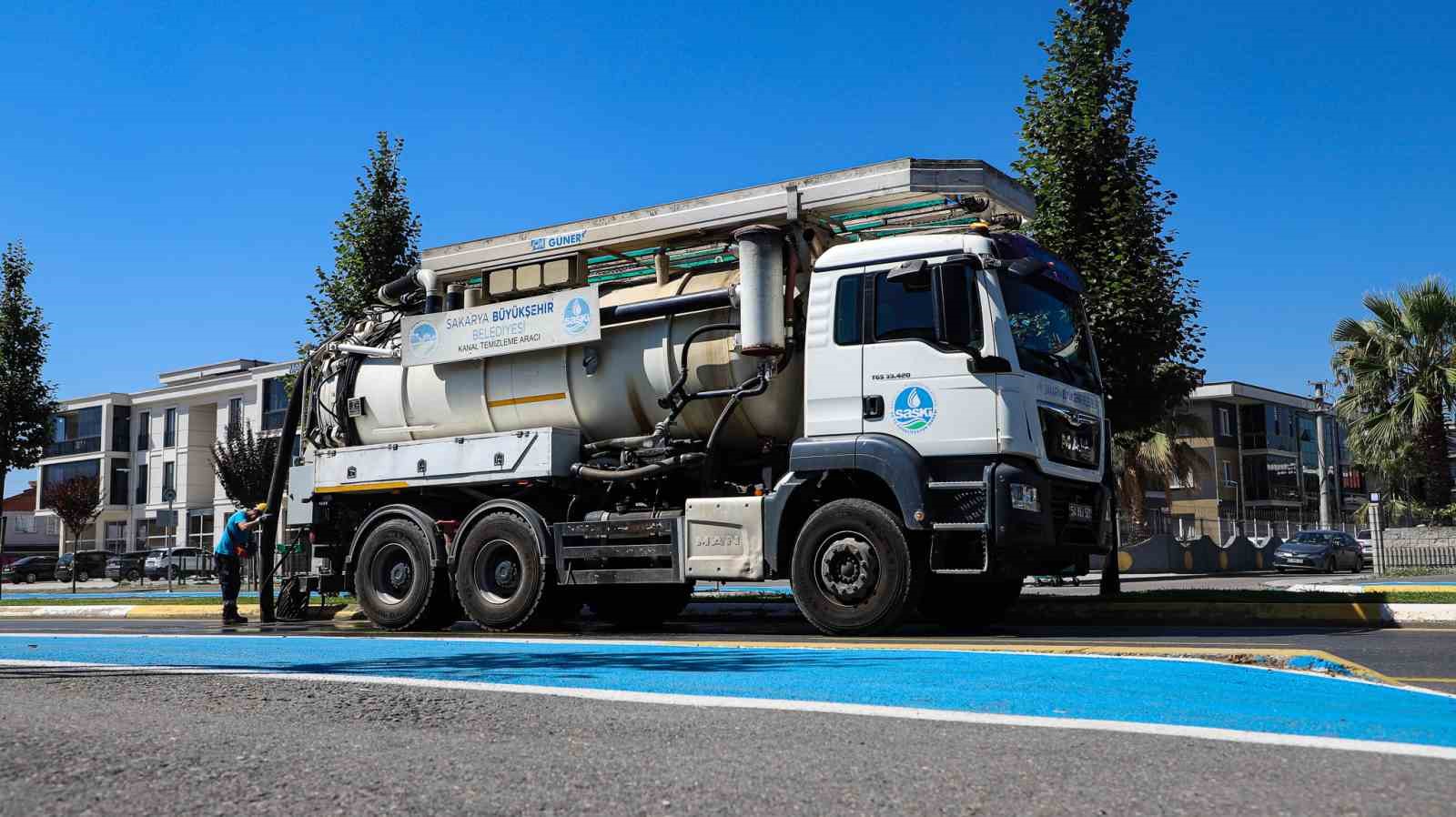 Yağmur suyu hatları temizleniyor
