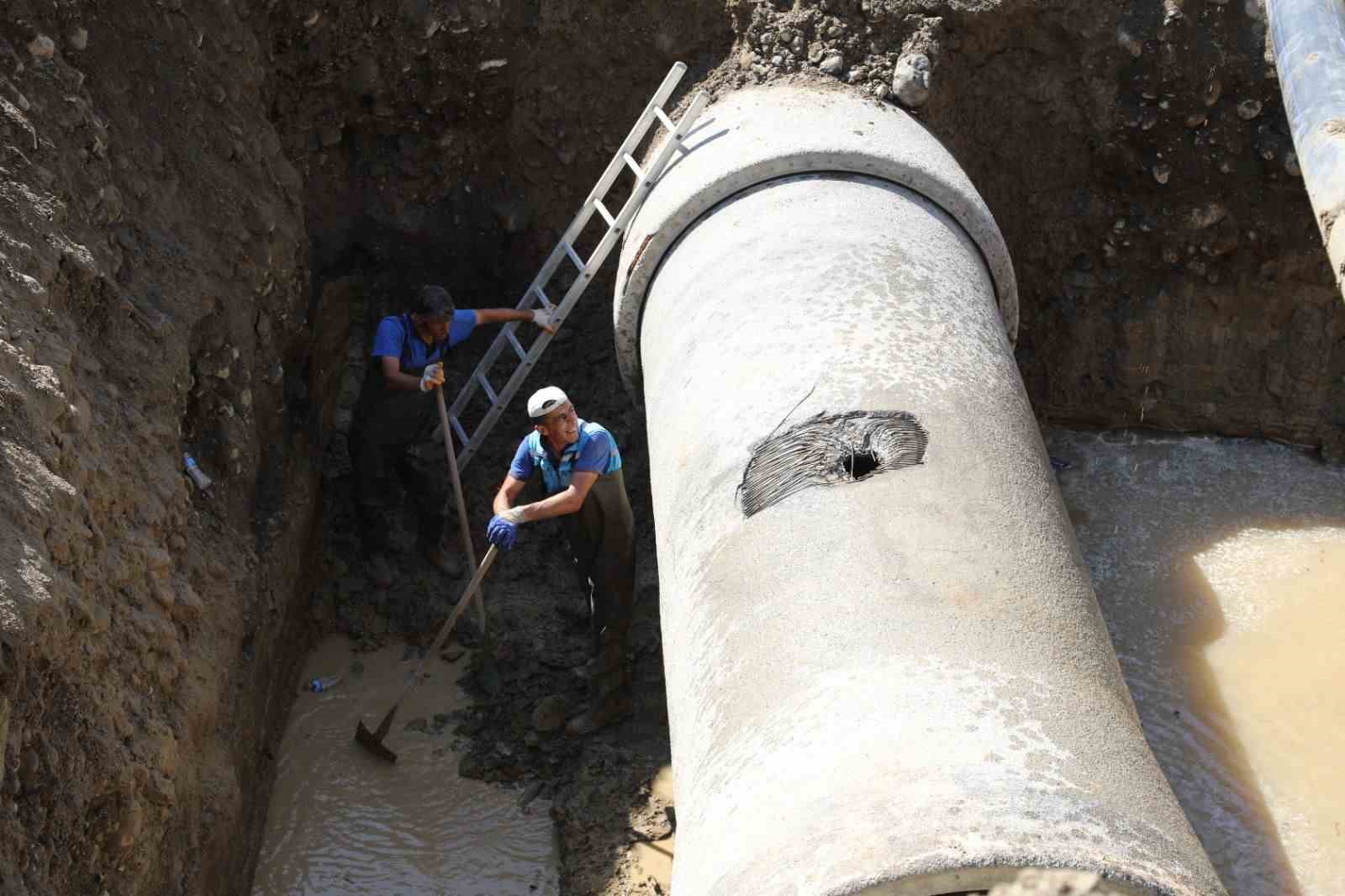 VASKİ ana su hattındaki arızayı gidermek i&ccedil;in kesintisiz mesai yapıyor
