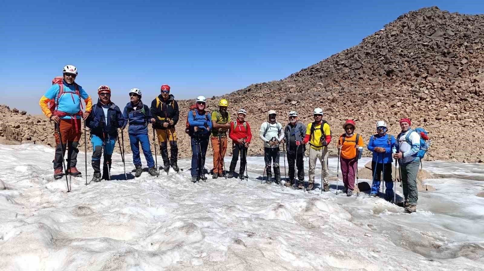 S&uuml;phan Dağı&rsquo;nda Malazgirt zaferi tırmanışı başarıyla tamamlandı
