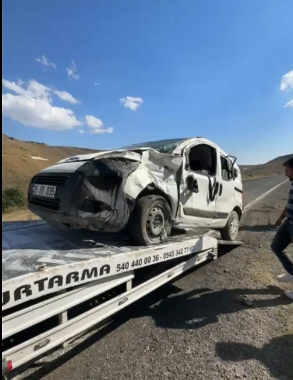 Sarıkamış’ta trafik kazası: 2 yaralı