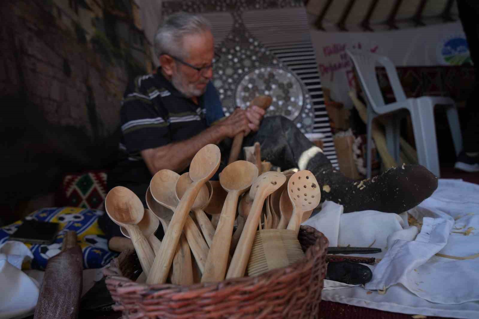 Malazgirt&rsquo;te oba &ccedil;adırlarında y&ouml;resel k&uuml;lt&uuml;r buluşması
