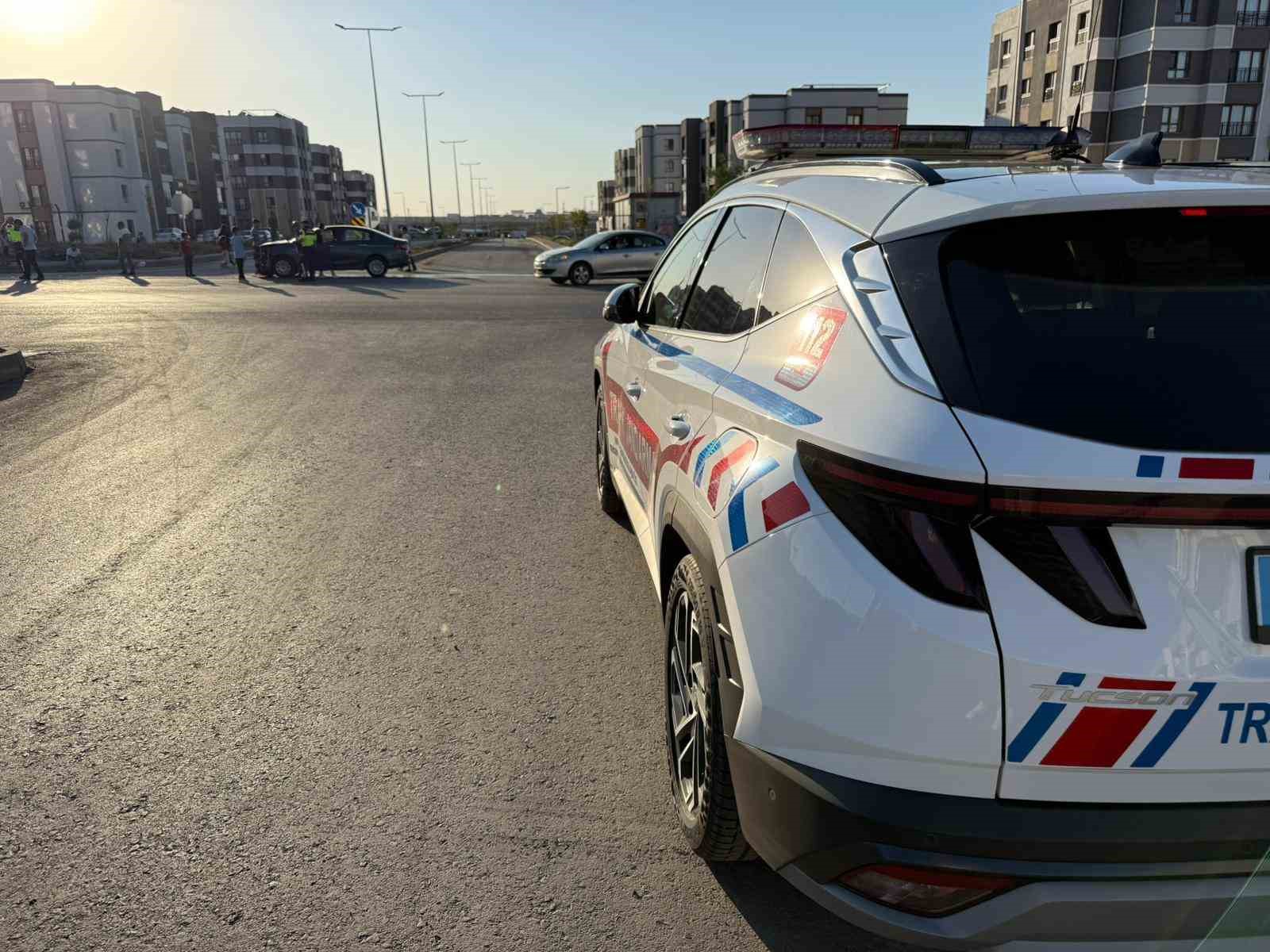 Diyarbakır&rsquo;da iki ara&ccedil; &ccedil;arpıştı
