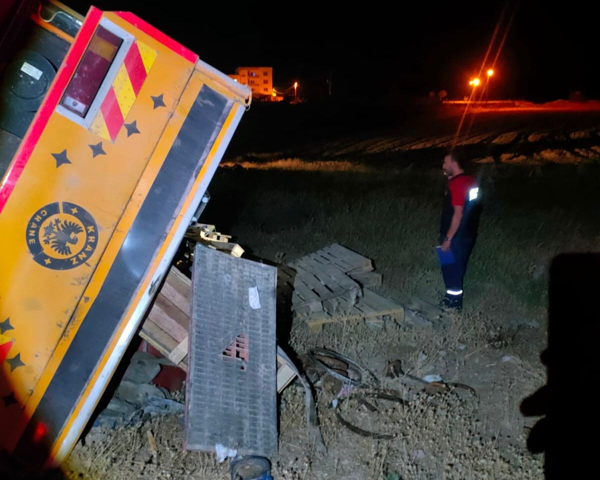 Siirt’te vinç devrildi 1 kişi yaralandı