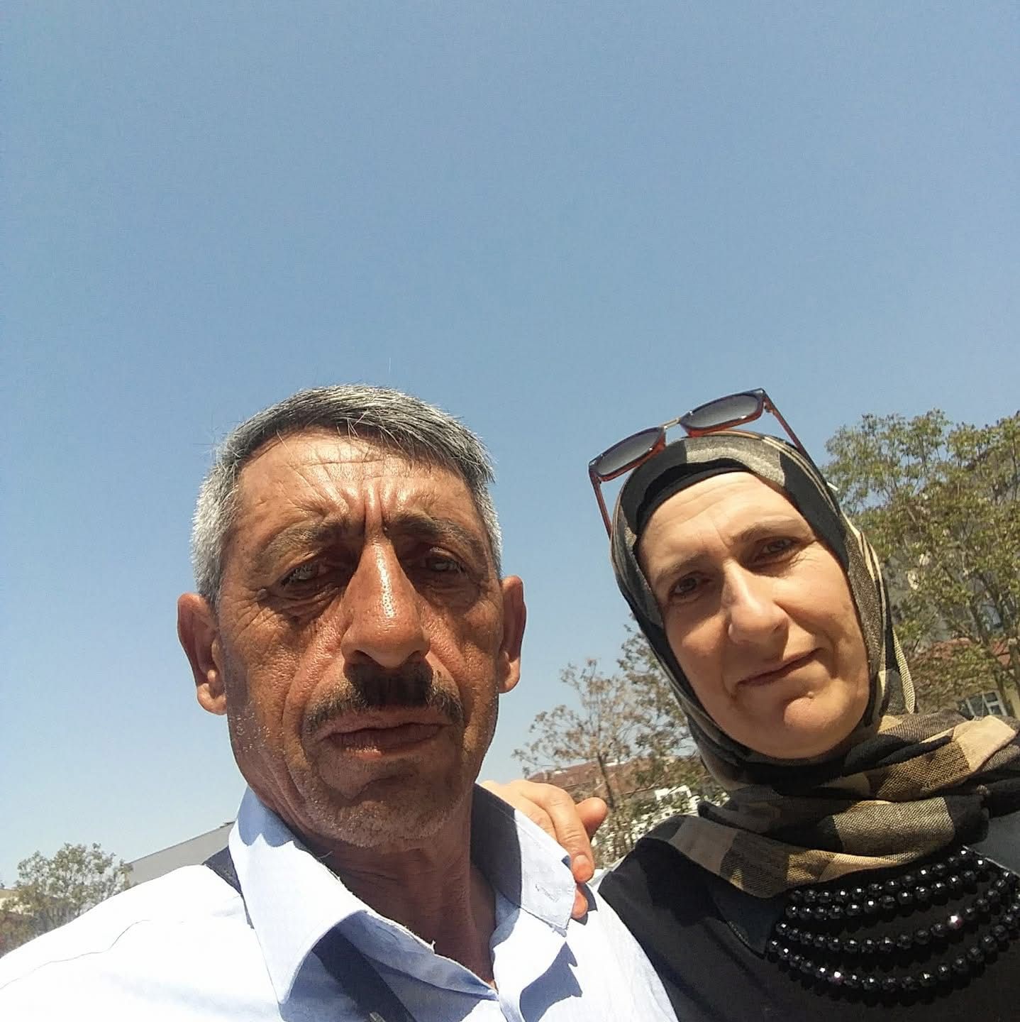 Karısını &ouml;ld&uuml;r&uuml;p, kendini vurdu
