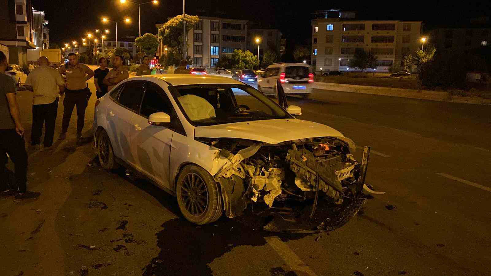 Elazda zincirleme trafik kazas: 4 yaral
