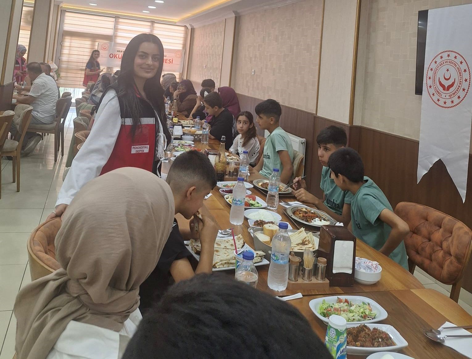 Patnos’ta çocuklara yemek etkinliği