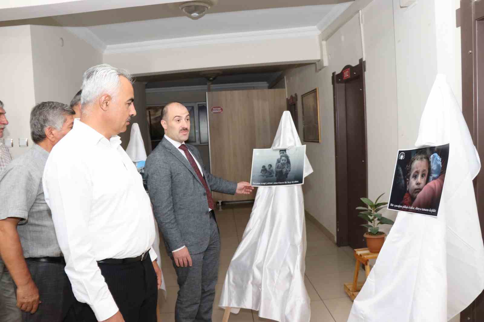 Oltu&rsquo;da "Gazze&rsquo;de &Ccedil;ocuk Olmak" resimlerle anlatıldı
