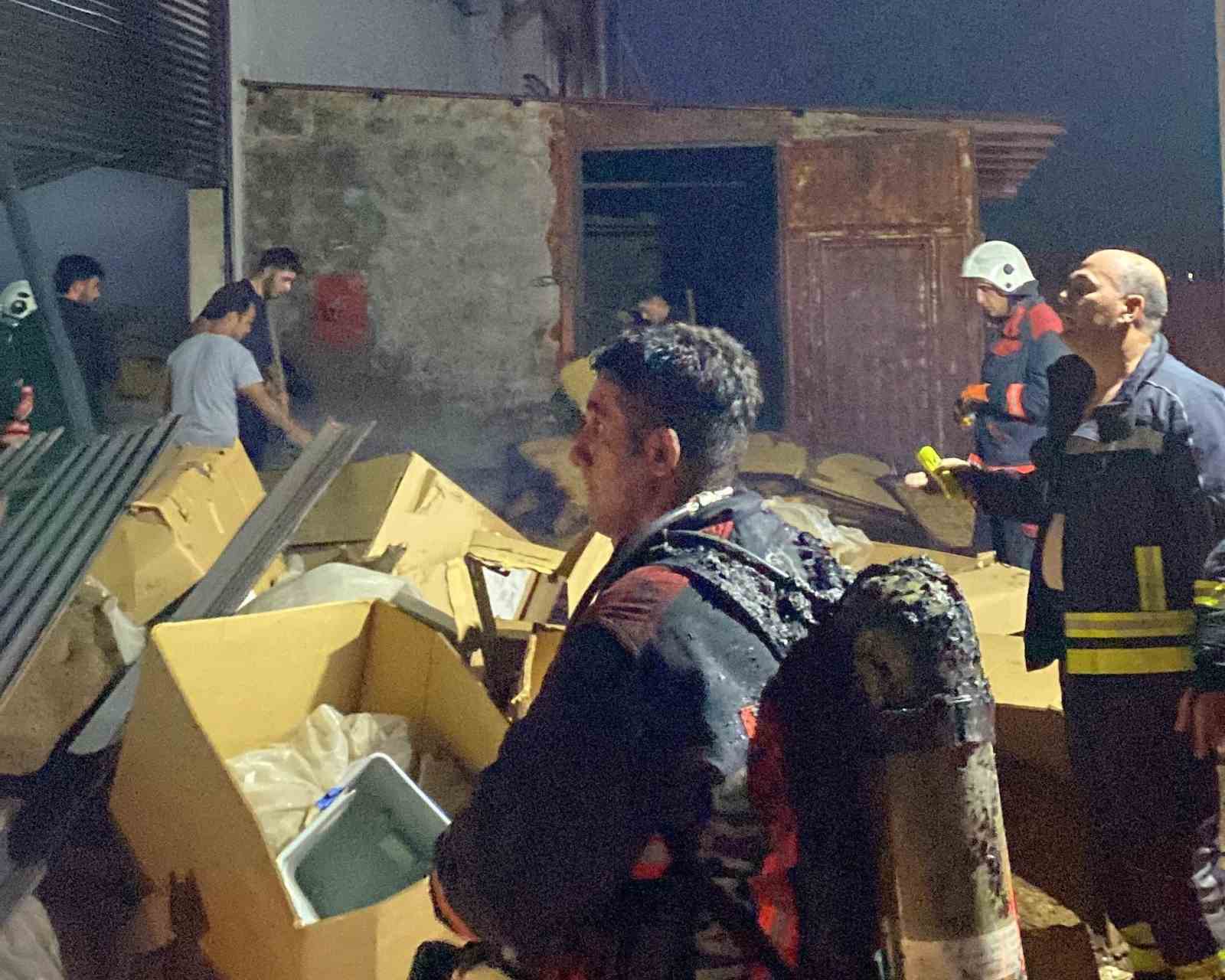 Malatya&rsquo;da fabrika yangını paniğe neden oldu
