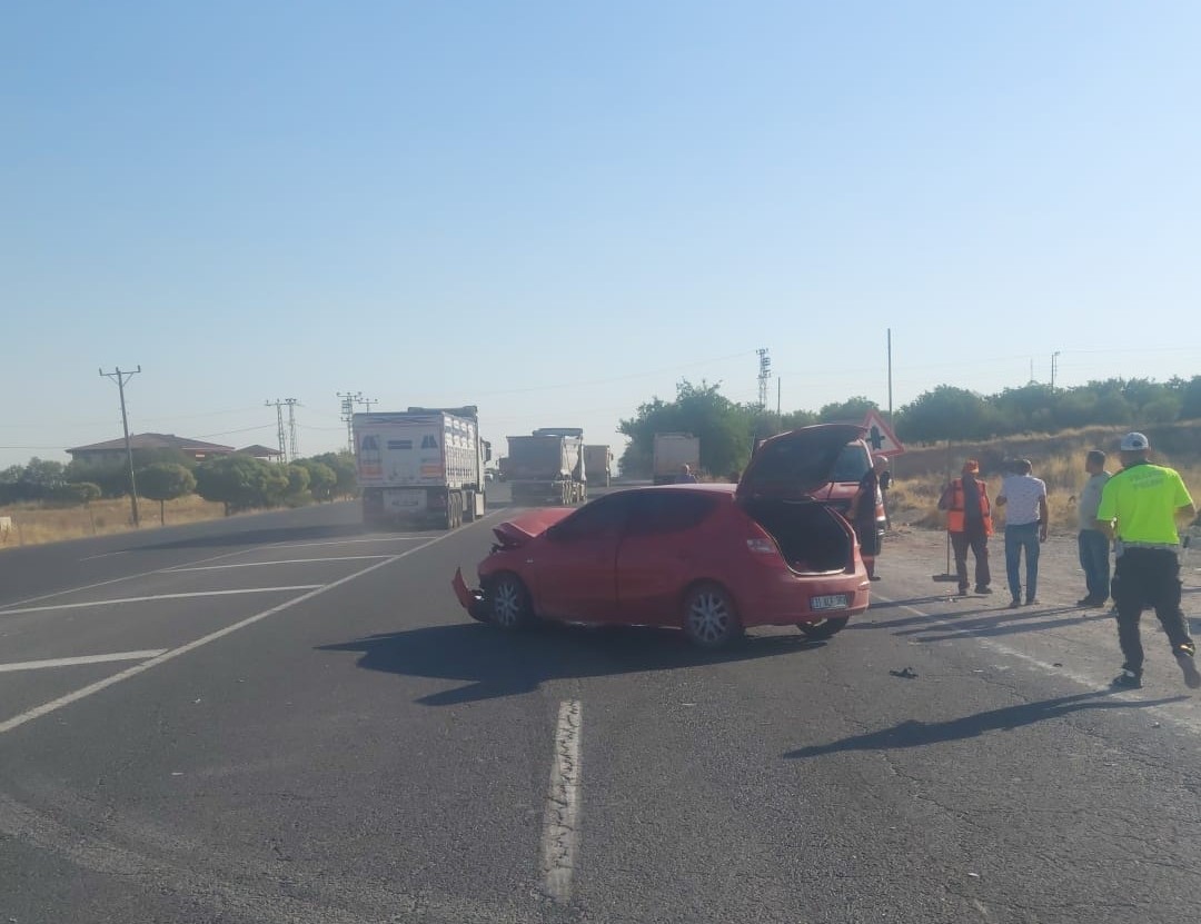 Malatya’da tır ile otomobil çarpıştı: 4 yaralı