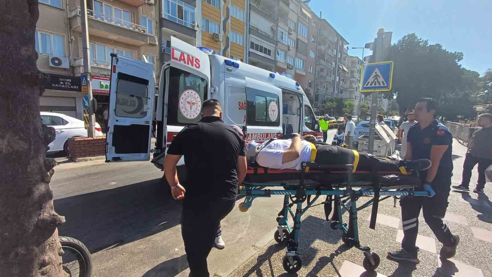 Otomobille motosiklet &ccedil;arpıştı: 1 yaralı
