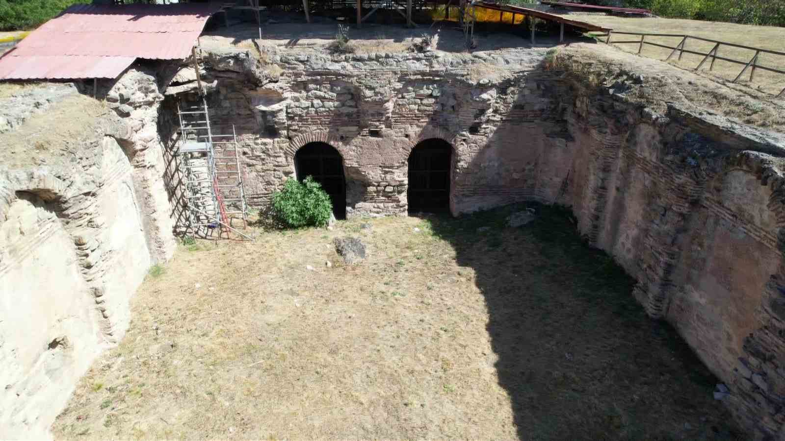 Maltepe’de apartmanların arasında Bizans’tan kalma arkeolojik alan