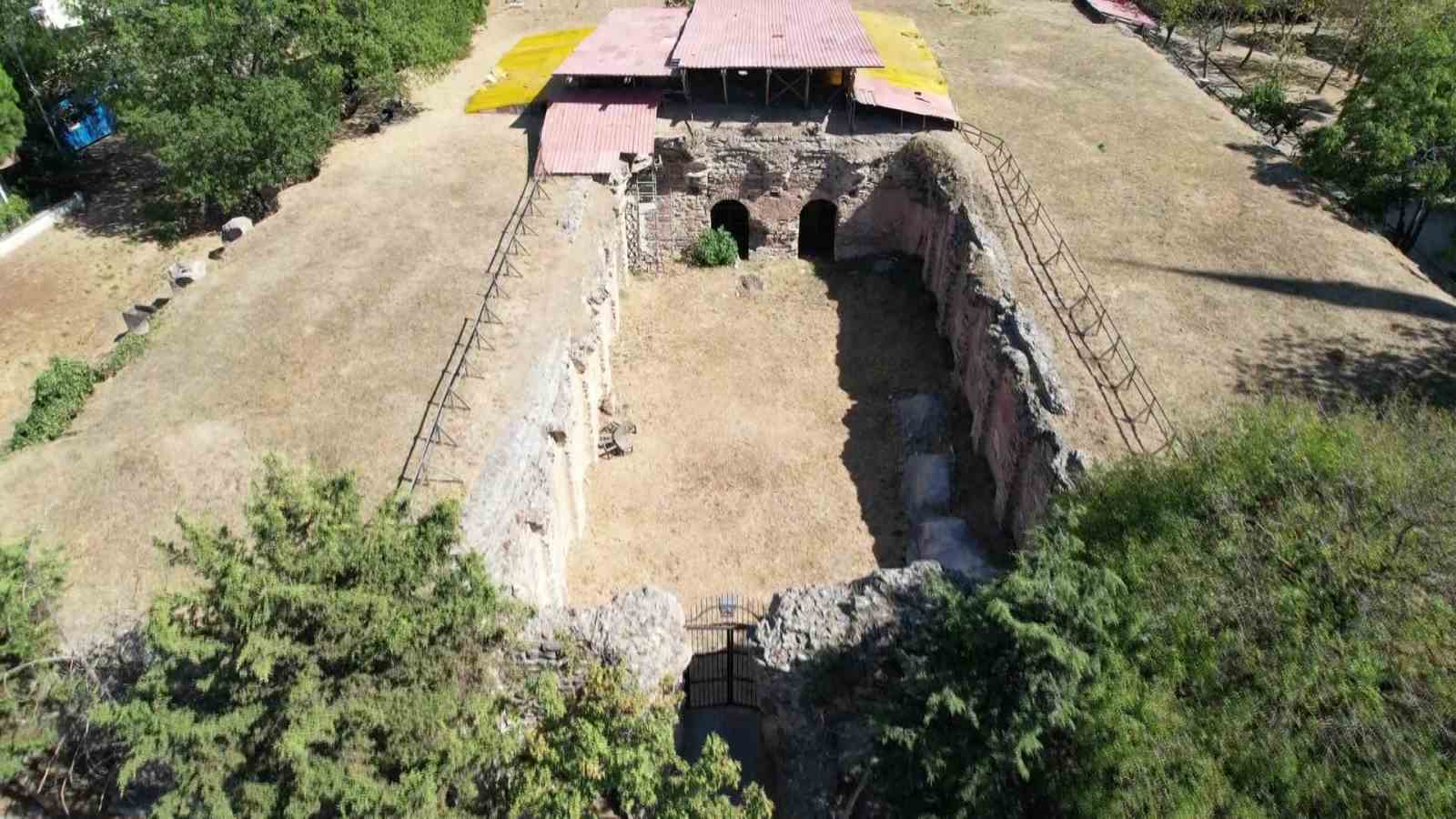 Maltepe&rsquo;de apartmanların arasında Bizans&rsquo;tan kalma arkeolojik alan
