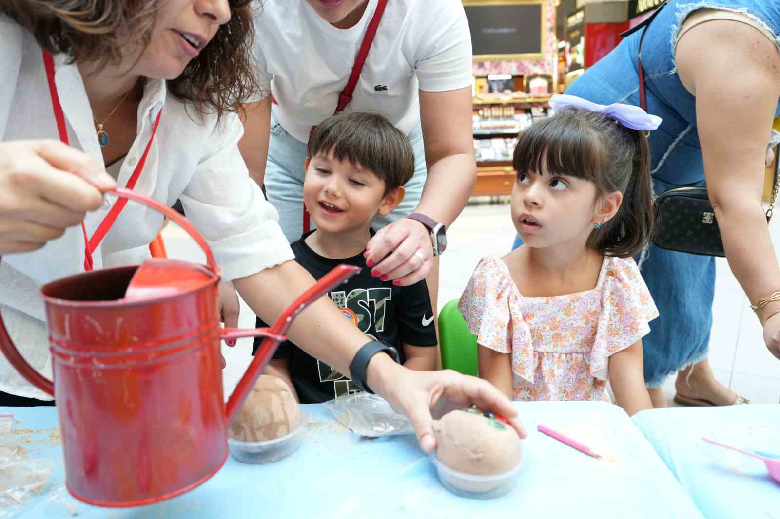Kırmızı Karavan, Akasya’da doğa sevgisini yeşertti