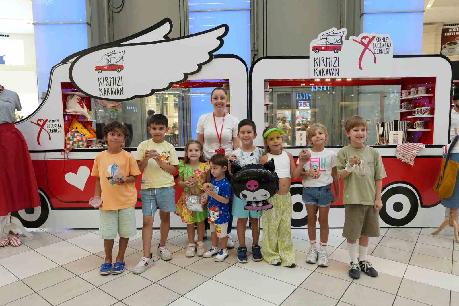 Kırmızı Karavan, Akasya&rsquo;da doğa sevgisini yeşertti
