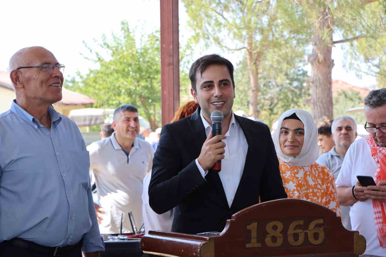 Kula&rsquo;da ilk kez kavun festivali d&uuml;zenlendi
