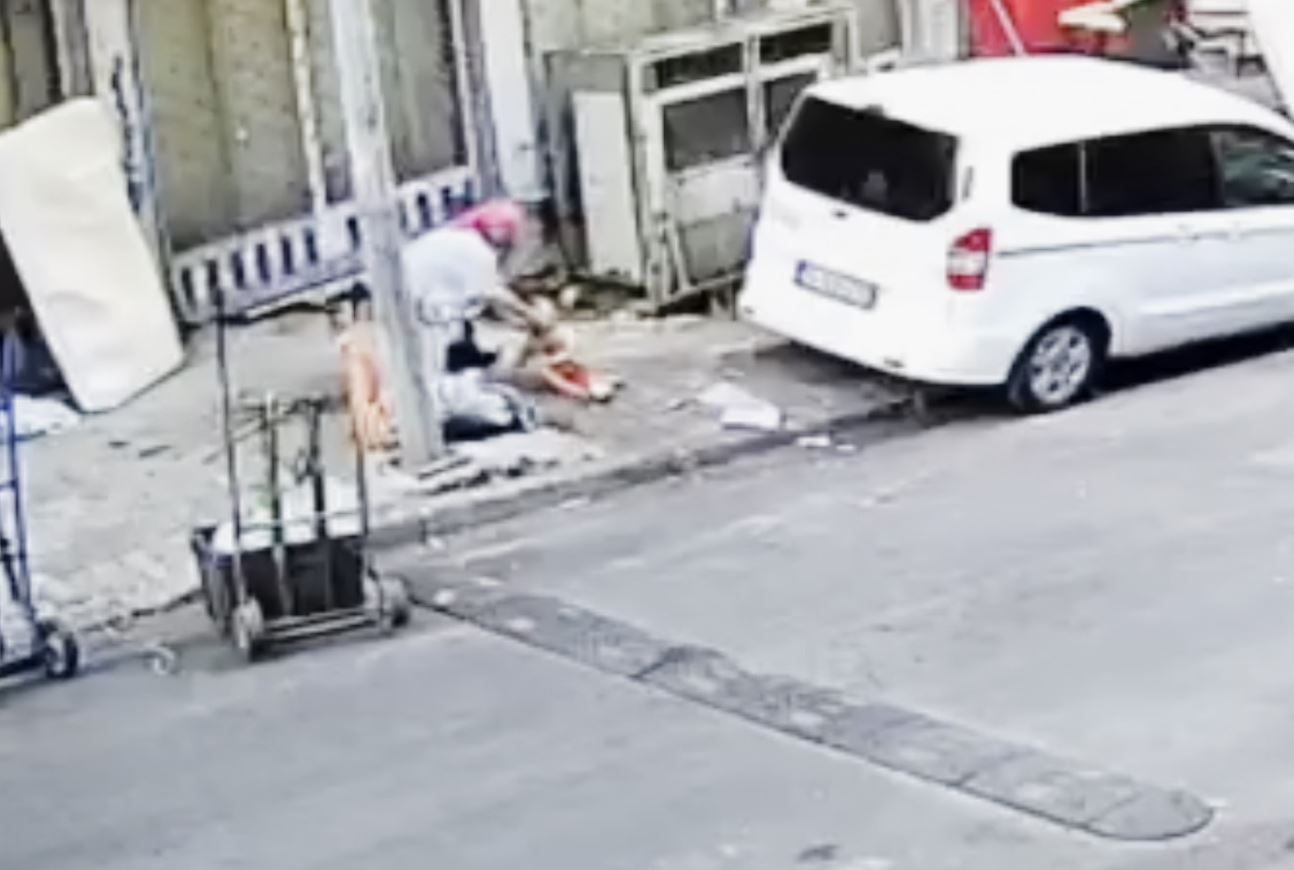 Balkondan düşen 4 yaşındaki çocuğun görüntüleri kameraya yansıdı
