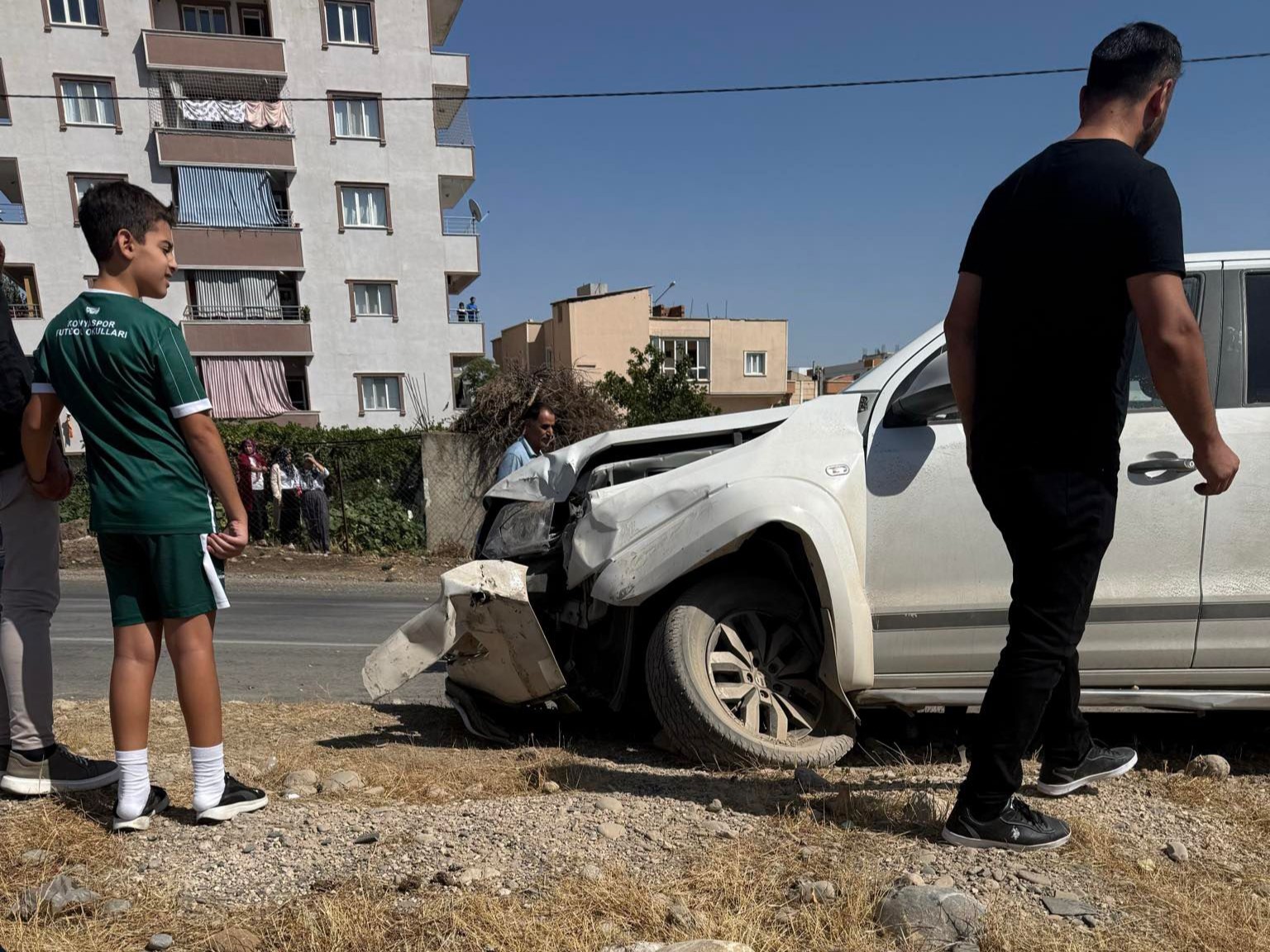 Siirt’te pikap aydınlatma direğine çarptı: 1 yaralı
