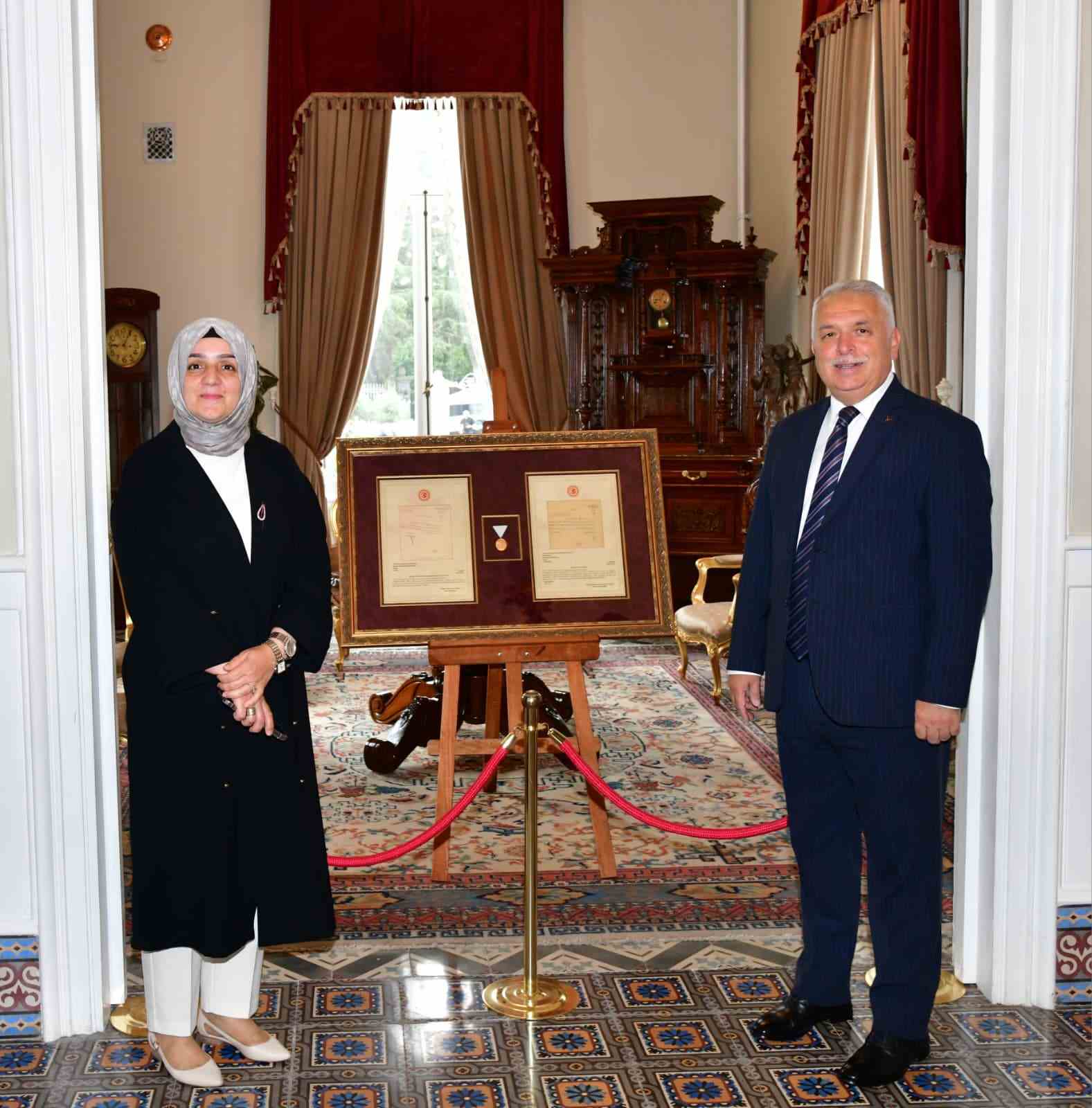 İstiklal Madalyası ve Beratı Atat&uuml;rk K&ouml;şk&uuml;&rsquo;nde halkın ziyaretine a&ccedil;ıldı
