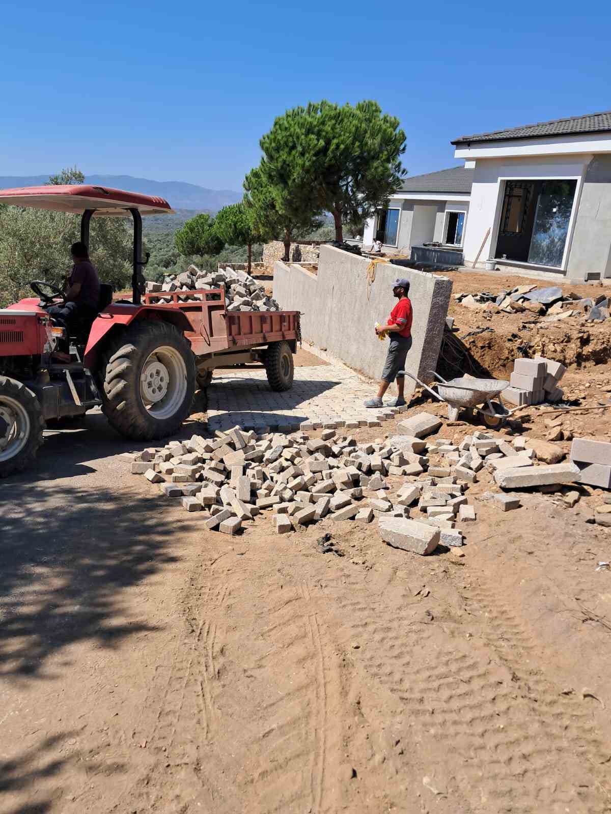 Sultanhisar&rsquo;da yol genişletme &ccedil;alışmaları s&uuml;r&uuml;yor
