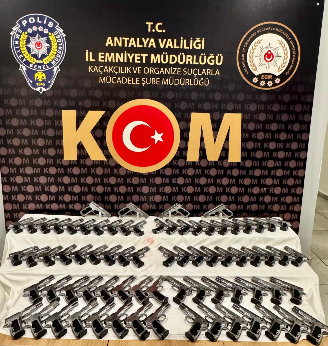 Antalya&rsquo;da bir haftada ger&ccedil;ekleşen denetimlerde 22 tutuklama
