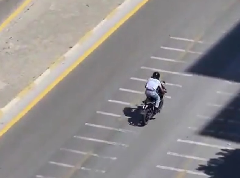 G&ouml;r&uuml;nt&uuml;l&uuml; ihbar edilen plakasız s&uuml;r&uuml;c&uuml;ye cezai işlem uygulandı
