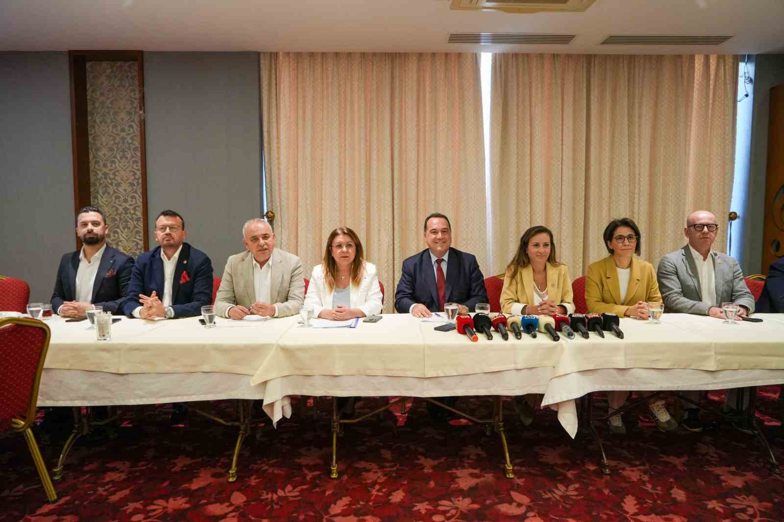 CHP’li vekillerden Manisa çıkarması