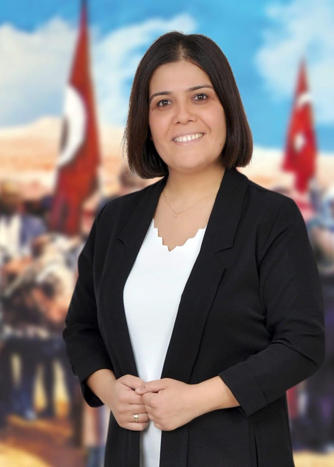 Hem mahallenin muhtarı hem bağın sultanı
