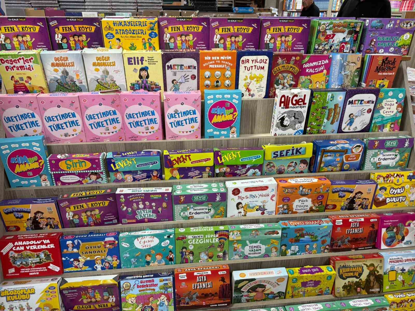 Yeni eğitim &ouml;ğretim d&ouml;nemi &ouml;ncesi kırtasiyelerde hazırlıklar tamamlandı
