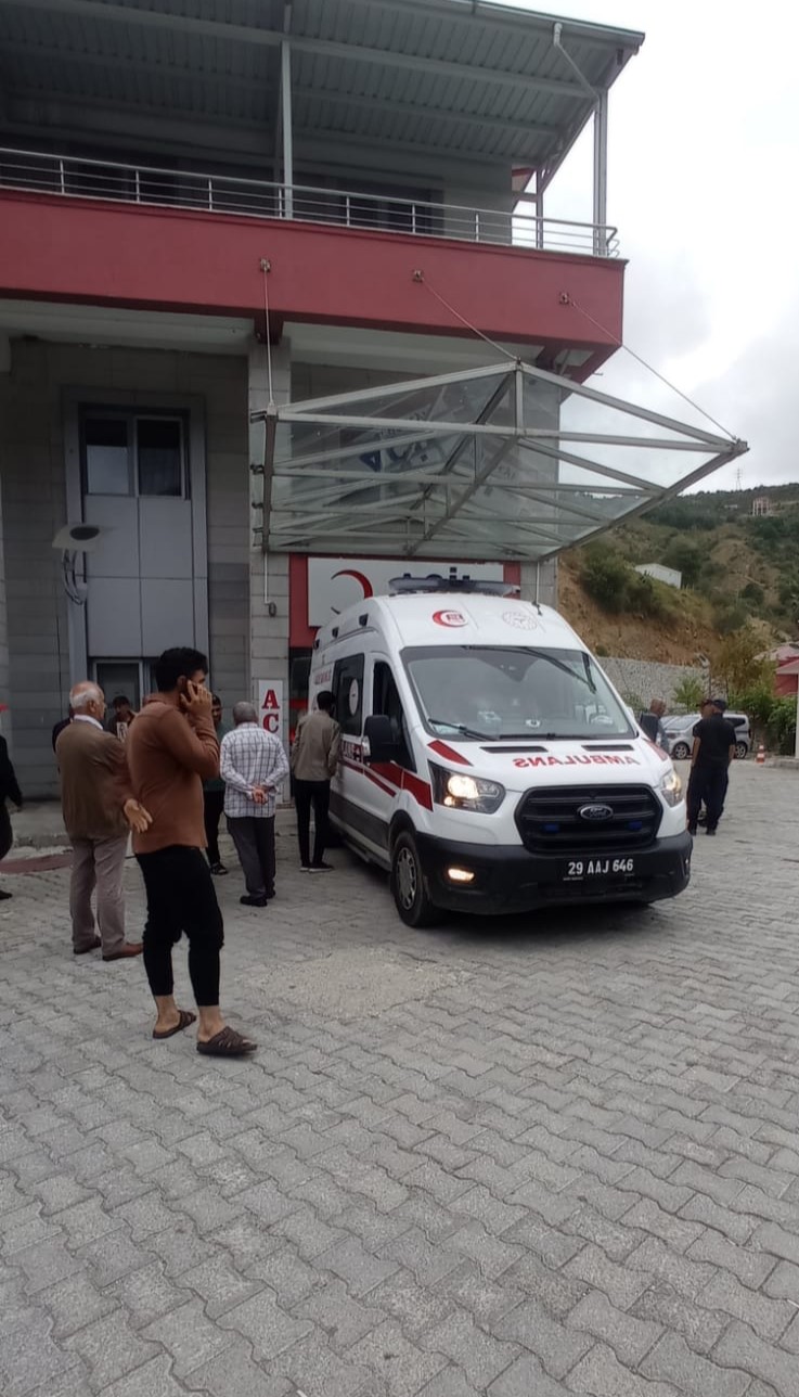 Gümüşhane’de tünel içinde iki araç kafa kafaya çarpıştı: 5 yaralı