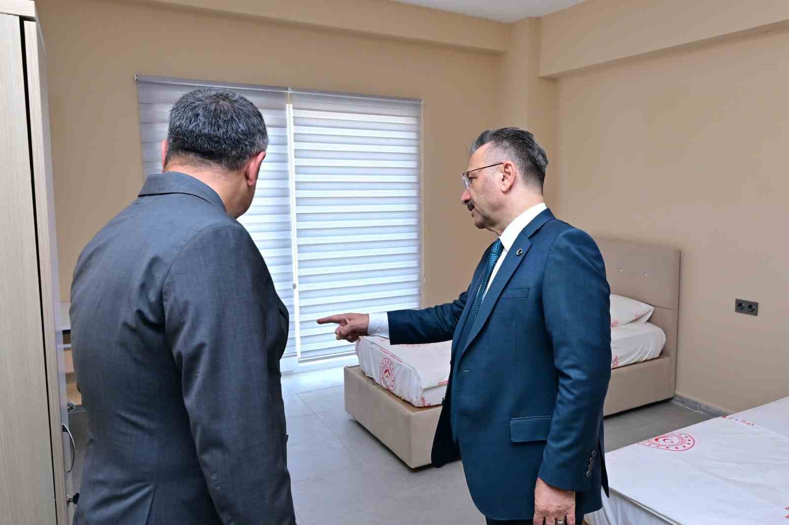 Vali Aksoy, Fethi Yılmaz Sezer Yaşlı Bakım ve Rehabilitasyon Merkezi’ni ziyaret etti