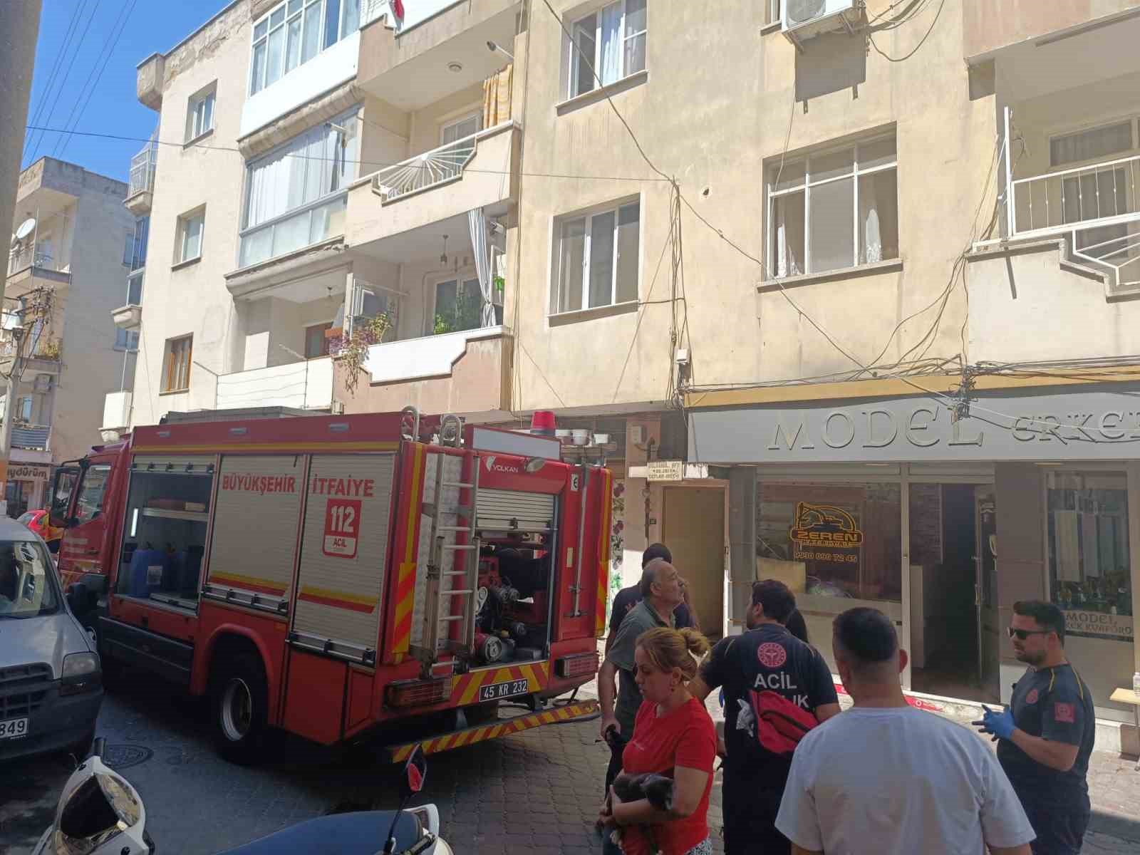 Turgutlu’da çıkan yangında 2 muhabbet kuşu telef oldu