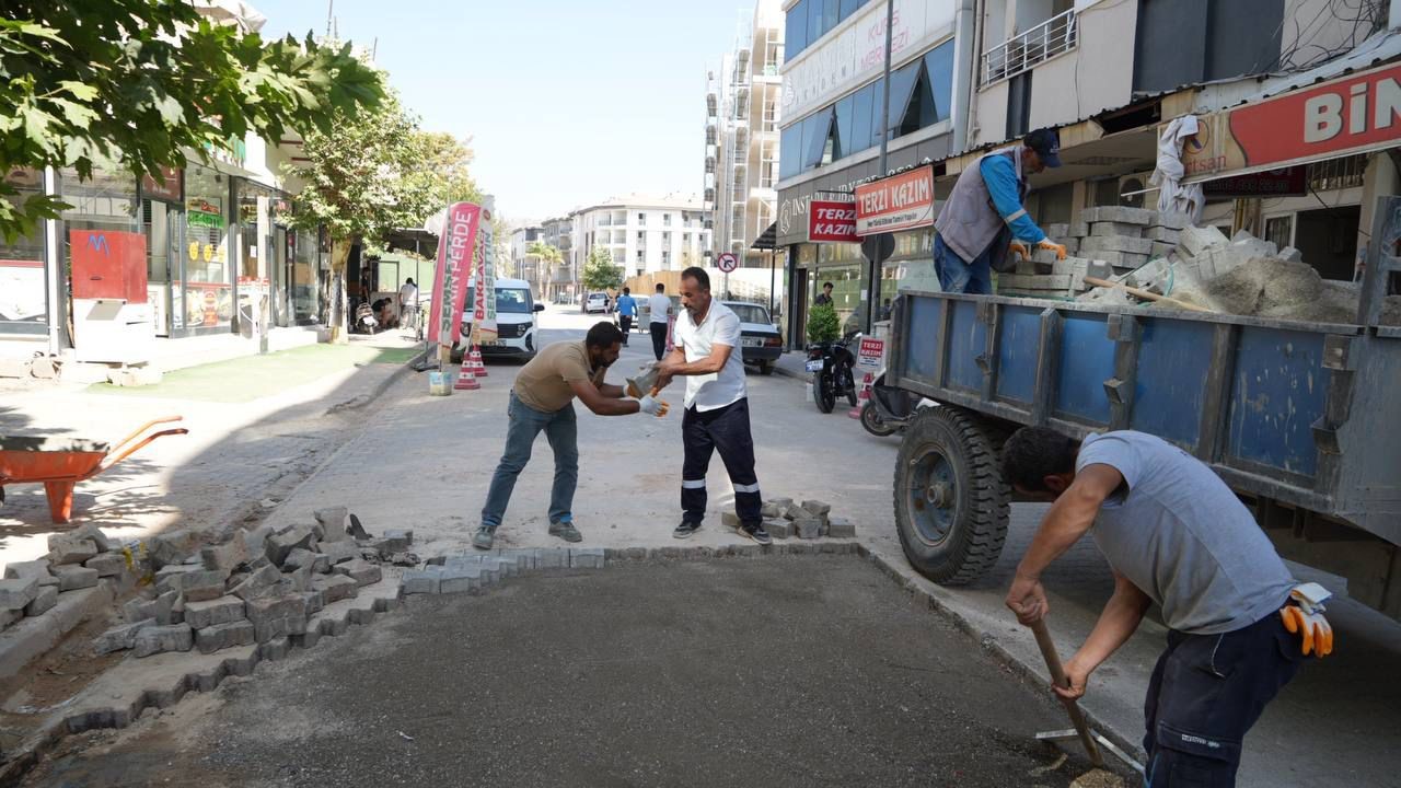 Adıyaman Belediyesi&rsquo;nden kısmi arızalar sonrası hızlı yol onarımı
