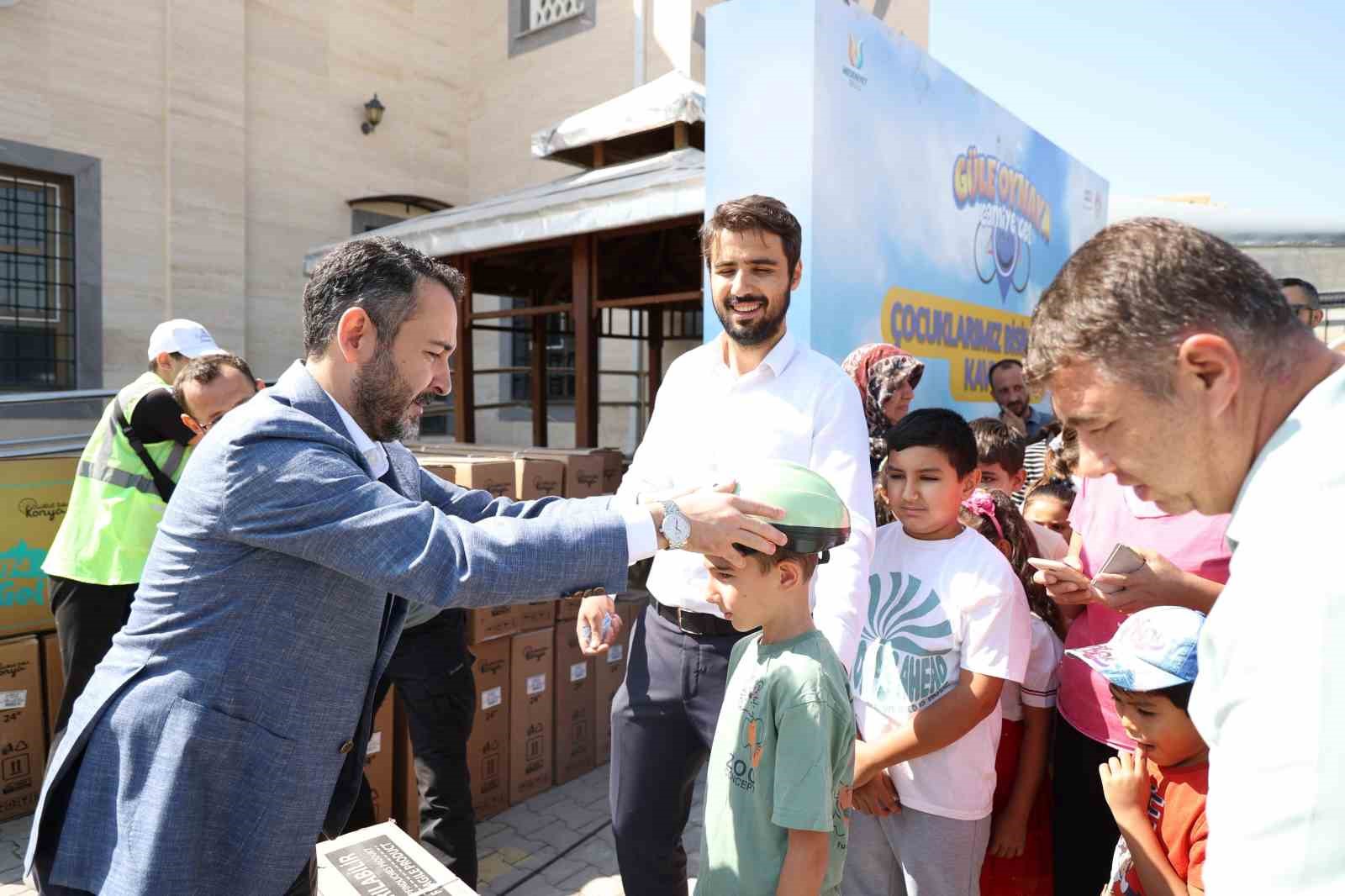 "Güle oynaya camiye gel" projesi çerçevesinde çocuklar bisikletlerine kavuşmaya devam ediyor