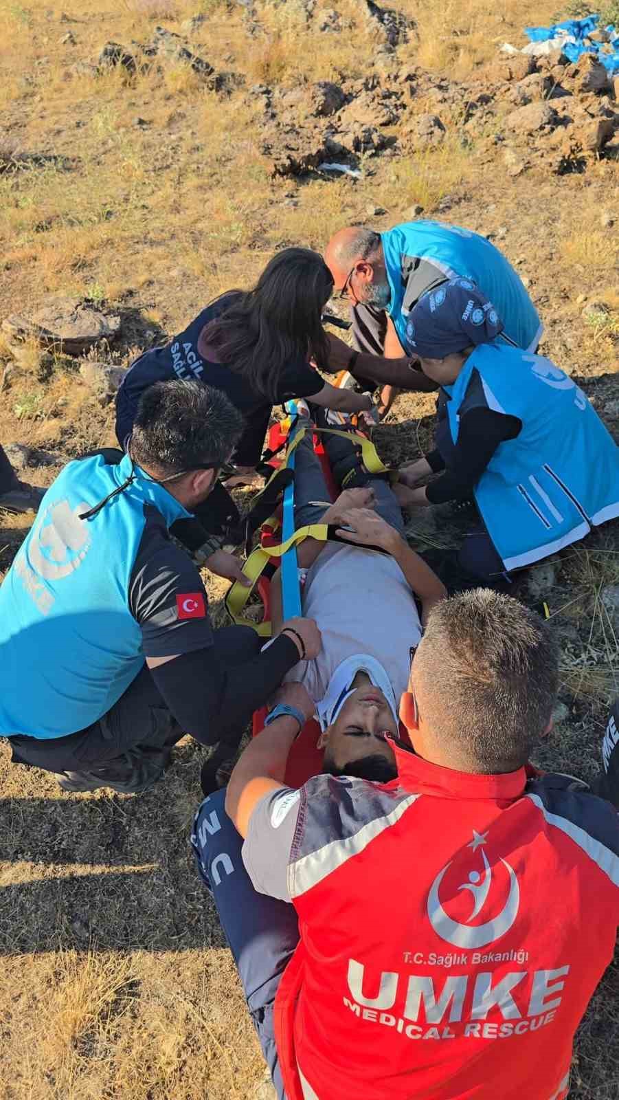 Kontrolden &ccedil;ıkan otomobil devrildi: 3 yaralı
