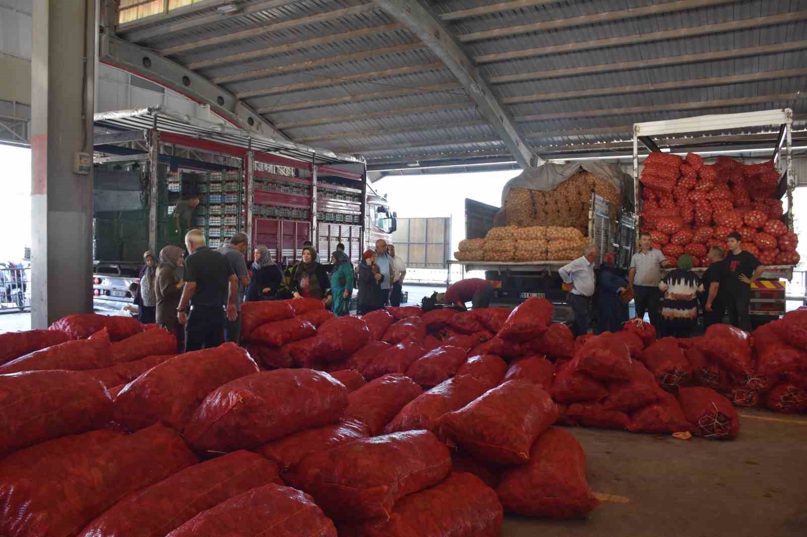 Şahinbey Belediyesi&rsquo;nin &rsquo;&Uuml;reticiden T&uuml;keticiye Tarla Fiyatına&rsquo; projesine vatandaşlardan tam not
