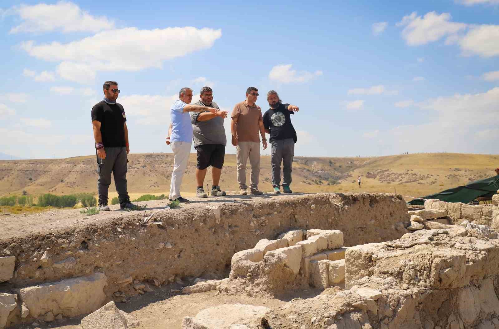 NEÜ Rektör Yardımcıları Lystra Antik Kenti’nde incelemelerde bulundu