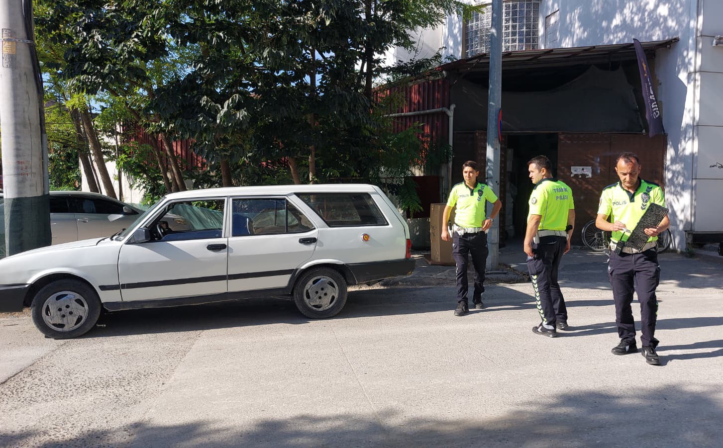 Çekme belgeli otomobil, başka bir araç plakasıyla yakalandı