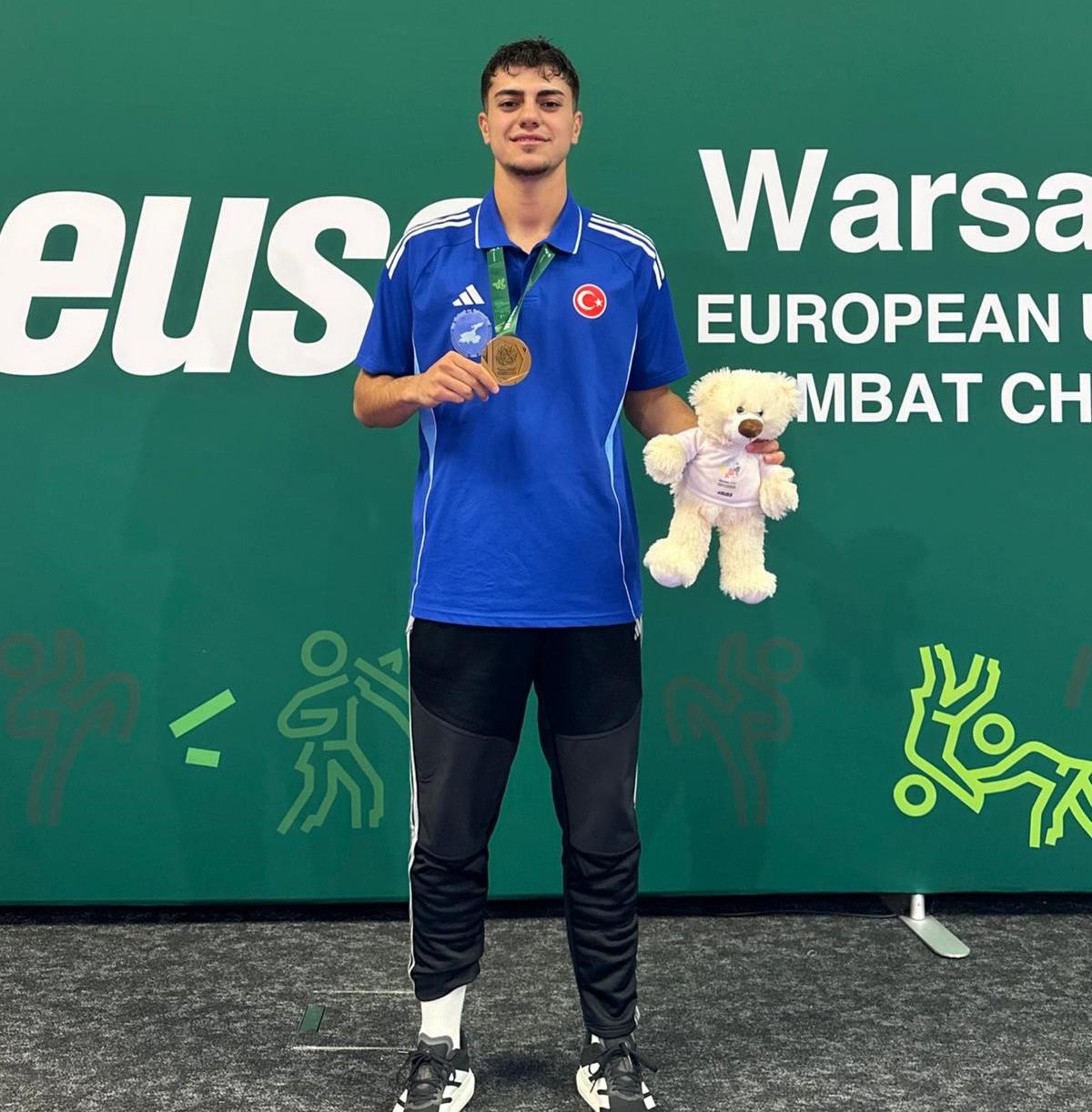 Vanlı Kickbokscu Avrupa şampiyonu oldu
