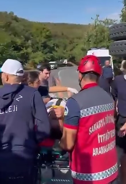 Kontrolden &ccedil;ıkan hafriyat kamyonu devrildi
