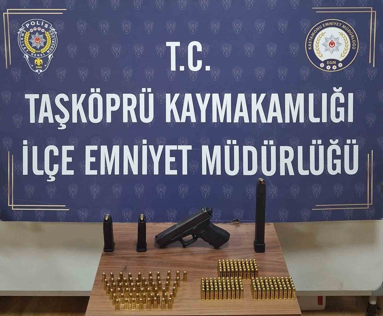 Kastamonu&rsquo;da 3 adet tabanca ele ge&ccedil;irildi: 3 ş&uuml;pheli hakkında işlem başlatıldı
