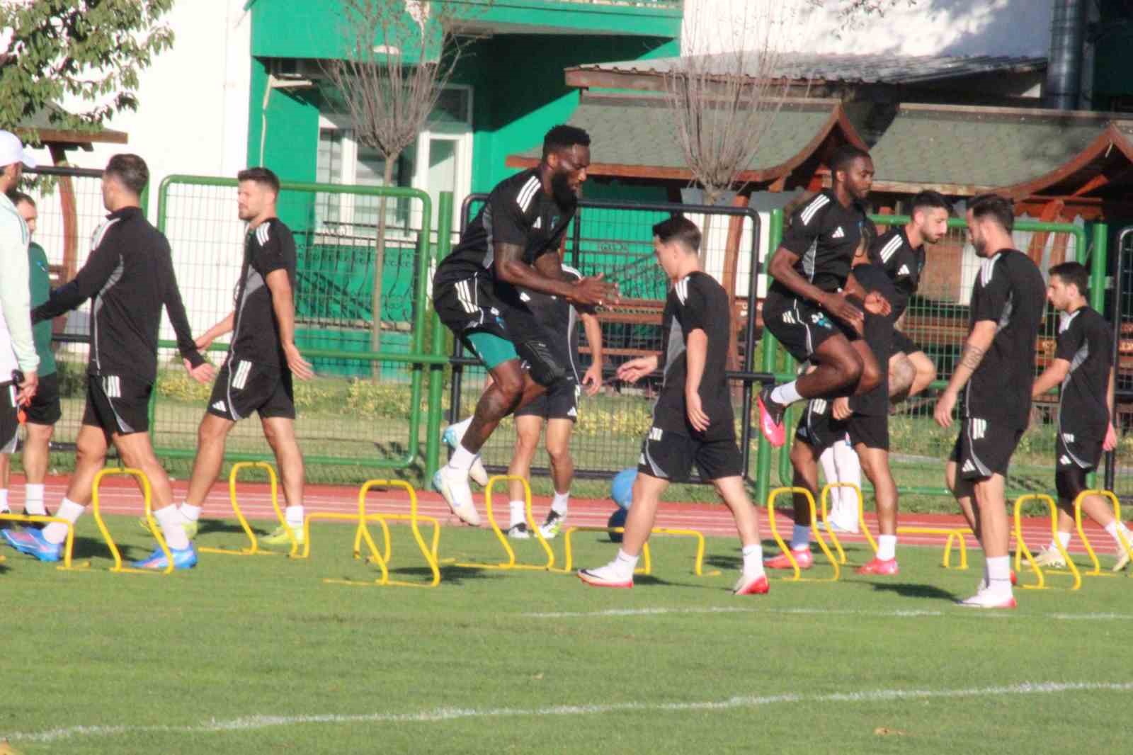 Kocaelispor, Kayserispor maçı öncesi taraftara açık antrenman